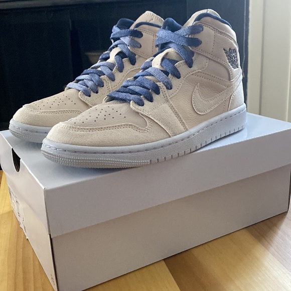 Jordan 1 Mid SE - Picture 3 of 8